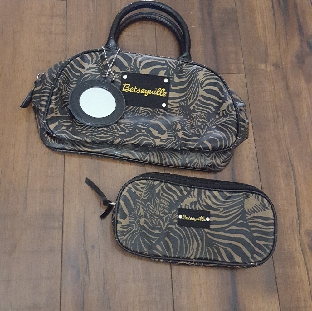 Betsey Johnson - Makeup‎ Travel Kit